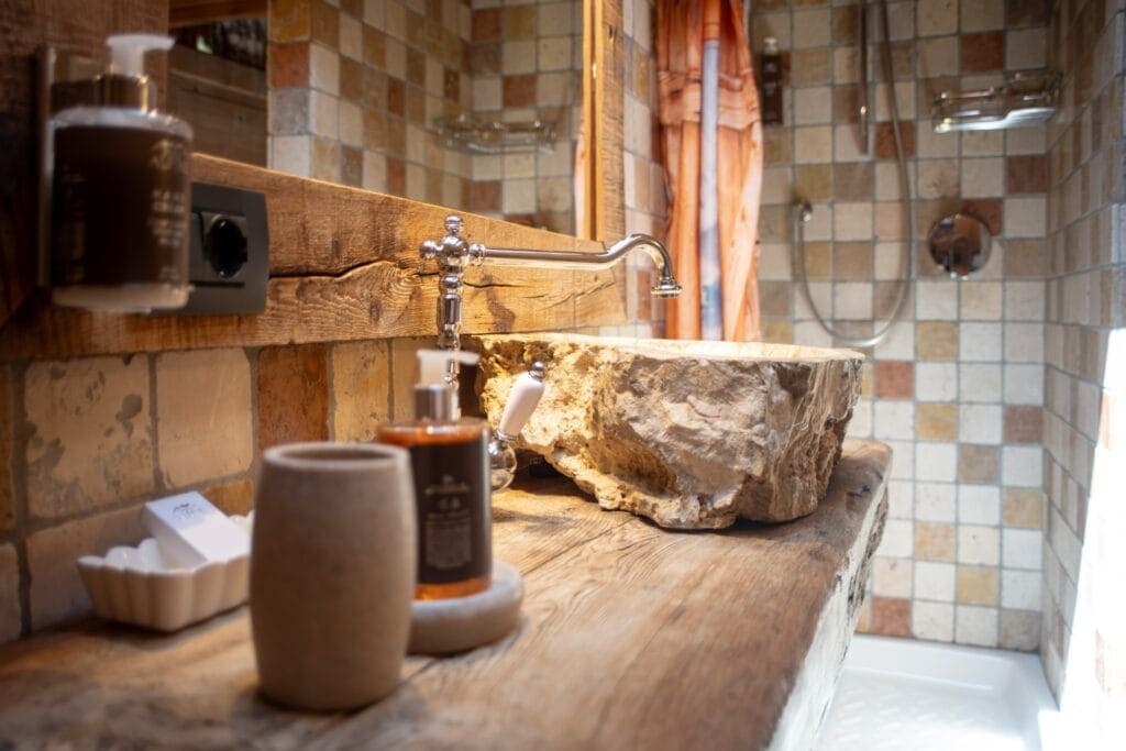 Dettaglio bagno camera